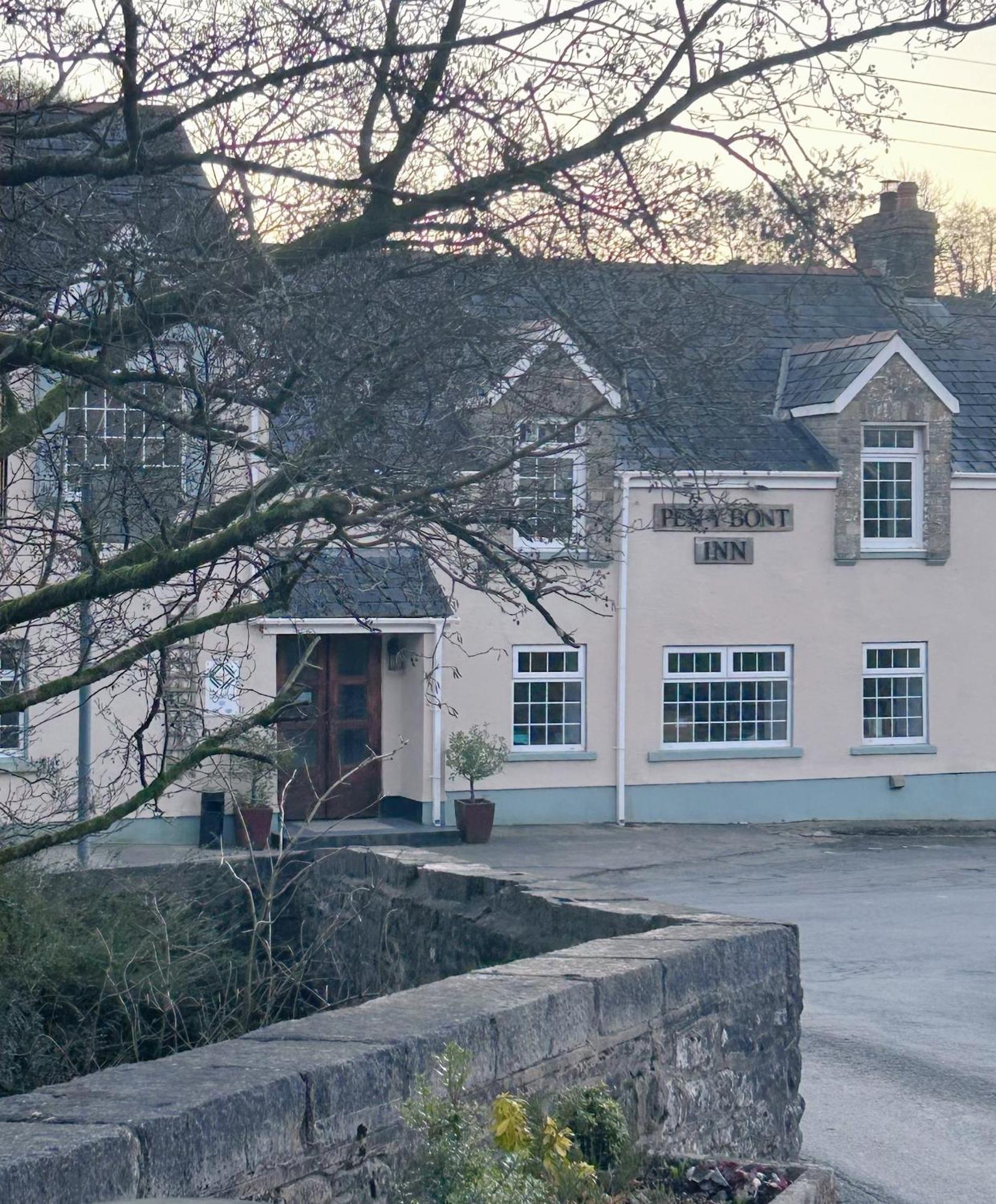 Penybont Restaurant + Inn Carmarthen Kültér fotó